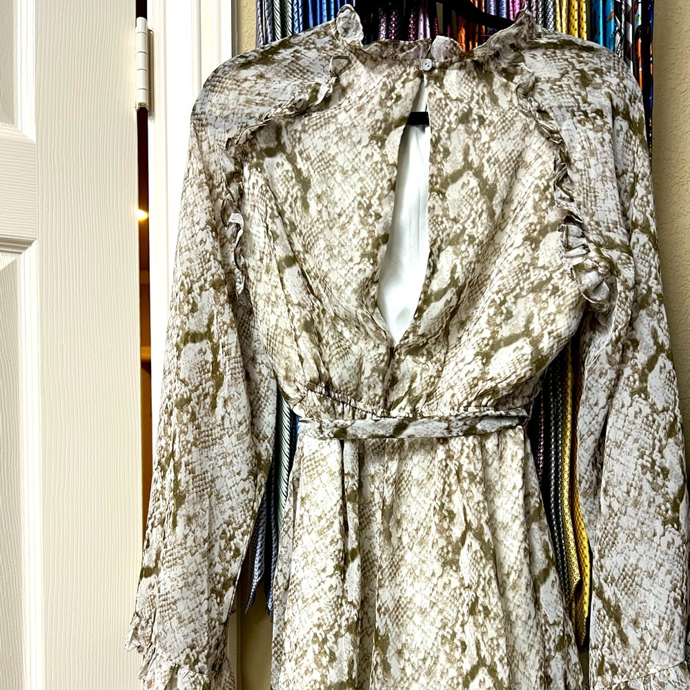 Keyhole back snakeskin sexy romper